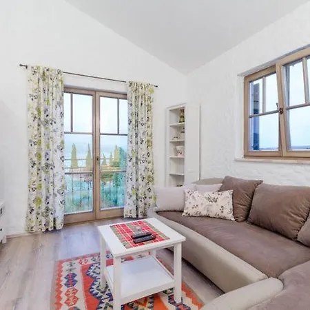 Kameja - Two Bedroom With Terrace And Sea View Crni