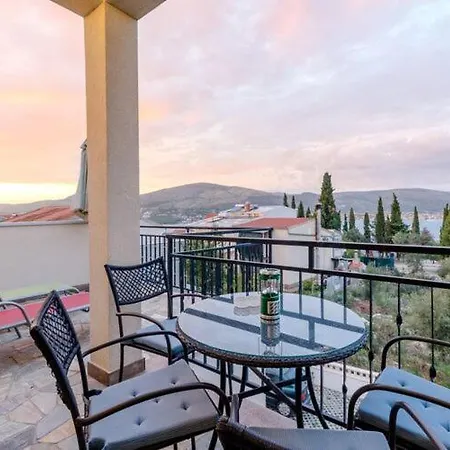 Kameja - Two Bedroom With Terrace And Sea View Crni Apartment *